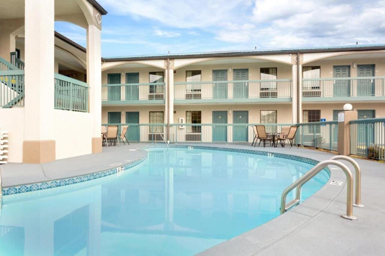 Baymont By Wyndham Gallatin Esterno foto
