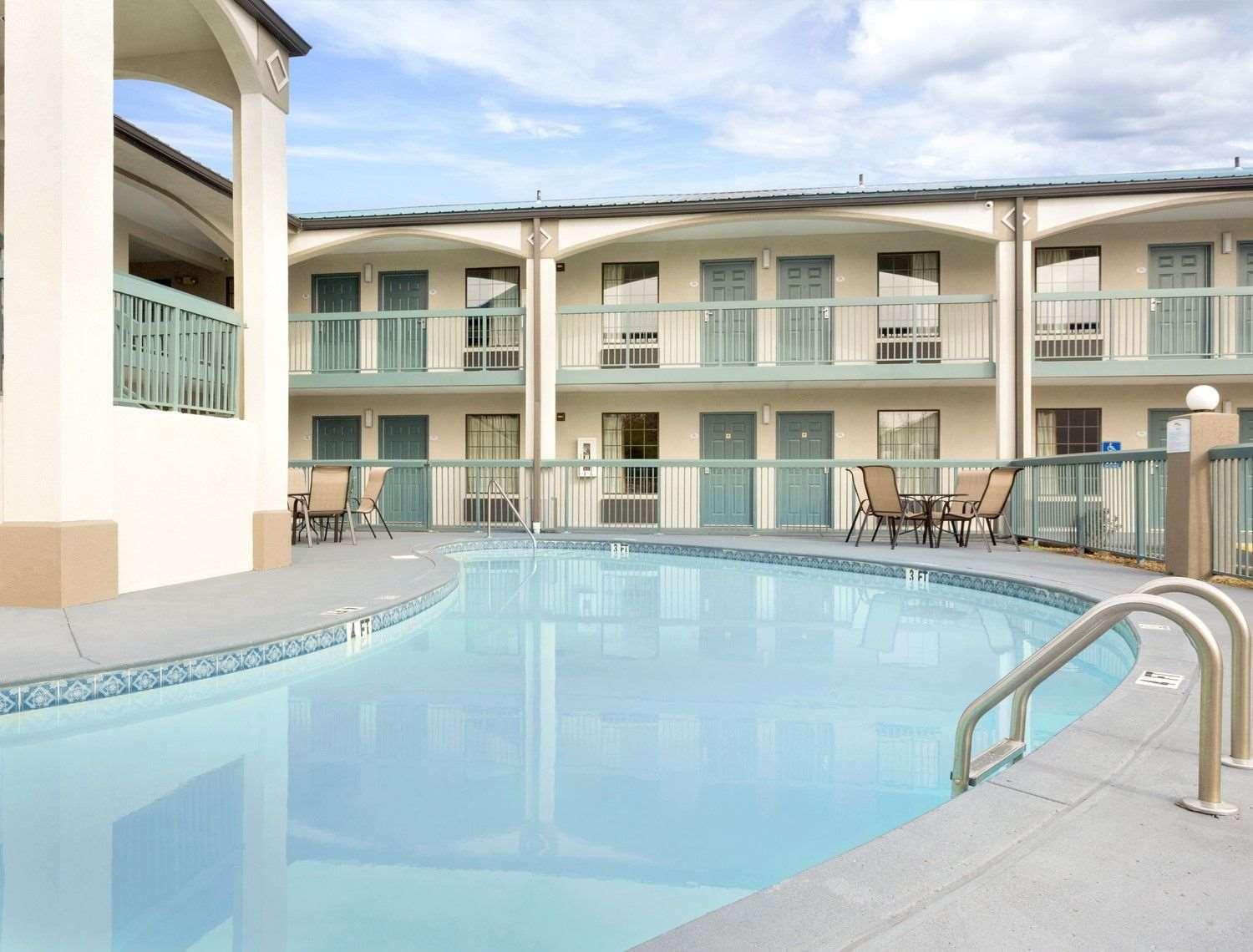 Baymont By Wyndham Gallatin Esterno foto