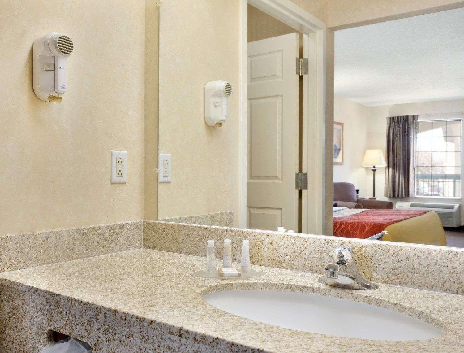 Baymont By Wyndham Gallatin Esterno foto
