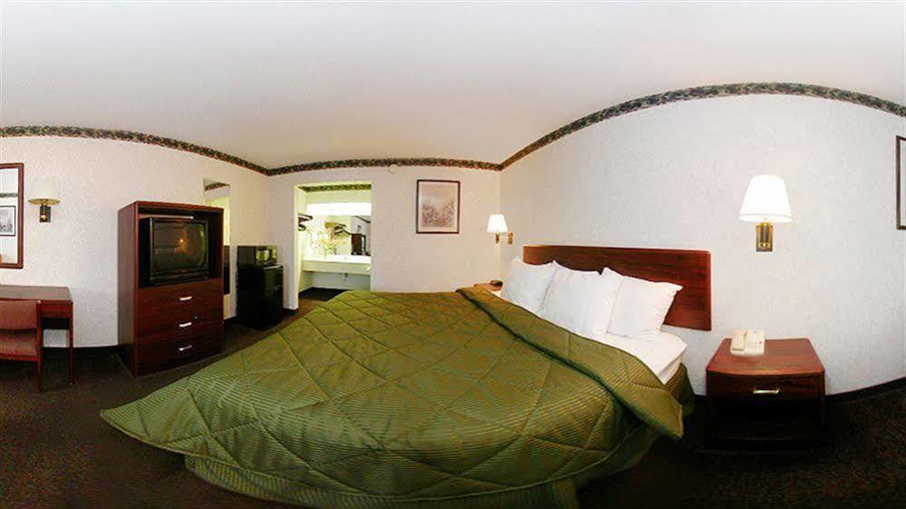 Baymont By Wyndham Gallatin Esterno foto